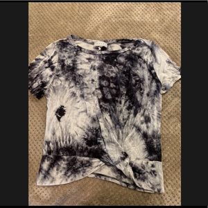 loose fitting t-shirt size medium